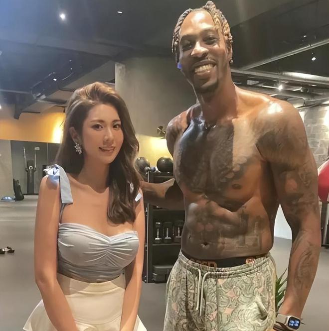 恩比德打了11年，砍下12181分，同期鲨鱼姚明霍华德和贾巴尔呢?